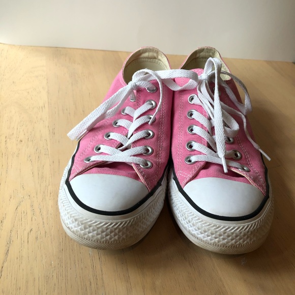 Converse women’s low top shoes size 8 - Picture 6 of 7
